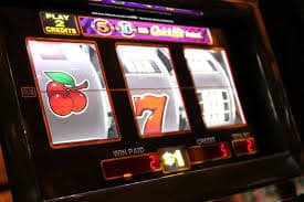 Pengalaman bermain slot interaktif melalui perangkat mobile di platform hiburan terpercaya